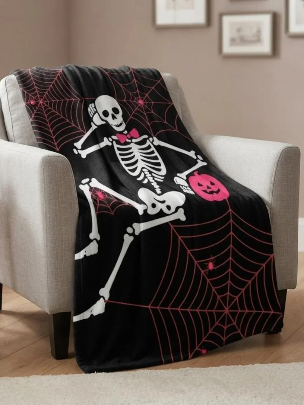 NWT Skeleton Pumpkin Spider Wed Faux Fur Oversized Throw Blanket Novogratz Black